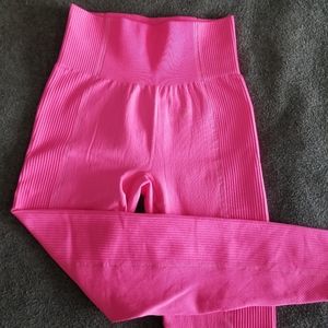 Gymshark Ultra Seamless Leggings in Cyber Pink